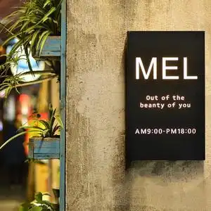 创意招牌灯箱广告牌图片