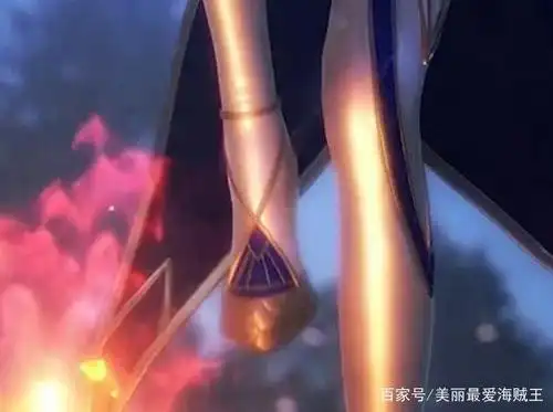 柳二龙的银色腿已够惊艳但看到她的粉红腿漫迷恋爱了