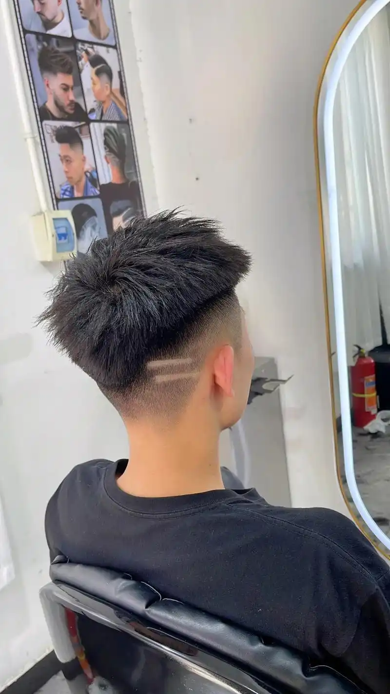 飞机头.板板正正的发型#精神小伙 #诸暨飞机头1 #让你笑 - 抖音