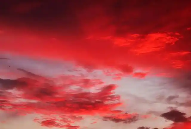 13:34:20阅读(13)5月7日晚,浙江舟山的天空突然被染成血红色,天空的大