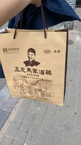 马家老鸡店-"位置很好找,烧鸡的味道真的不错,价格也还.