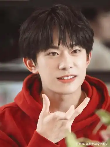 美貌赢家永远说不累,易烊千玺高清壁纸请查收