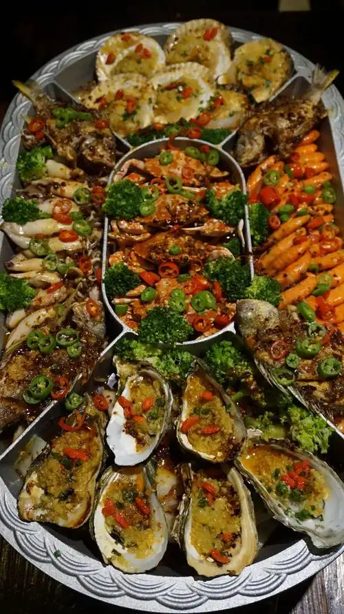 原创烤满分百草烧烤年末重戏海鲜大咖,快来个烧烤尾牙宴