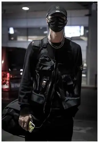 王一博带口罩合集大帅哥就是什么都挡住了也能苏你一脸的水平