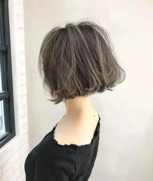 短发冷色系发色很适合夏季