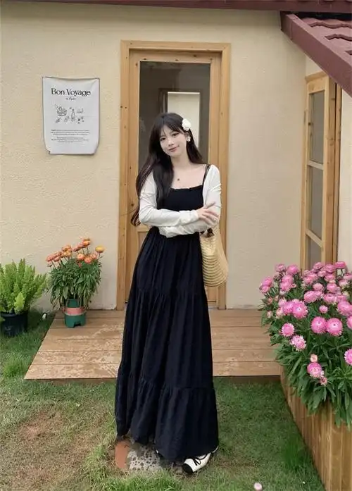 今年流行漂亮黑色收腰吊带连衣裙子女装2024新款夏季穿搭一整套装