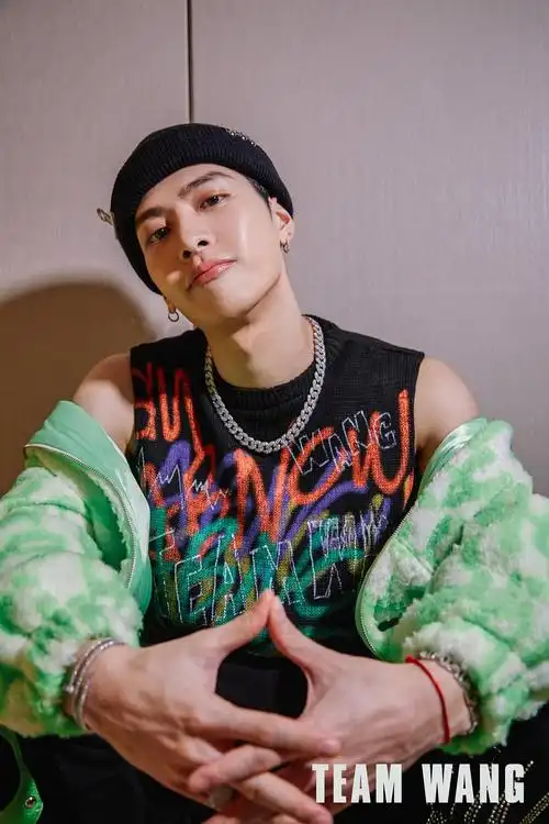 王嘉尔怎么样都好看十五戴毛线帽最帅的明星