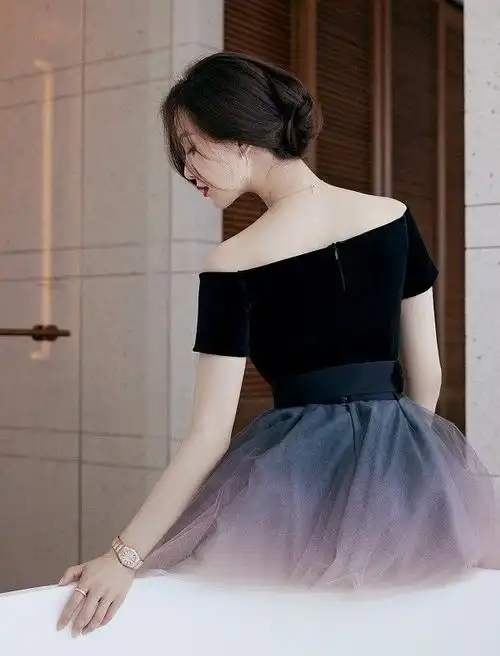 刘诗诗结婚后更有女人味露肩礼服配上高跟鞋真是魅力尽显