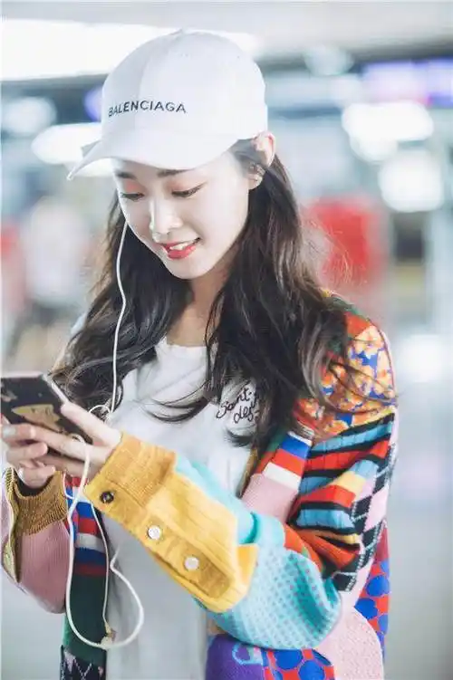 宋轶机场照仙气十足,气质不输杨幂!网友:新晋机场女神