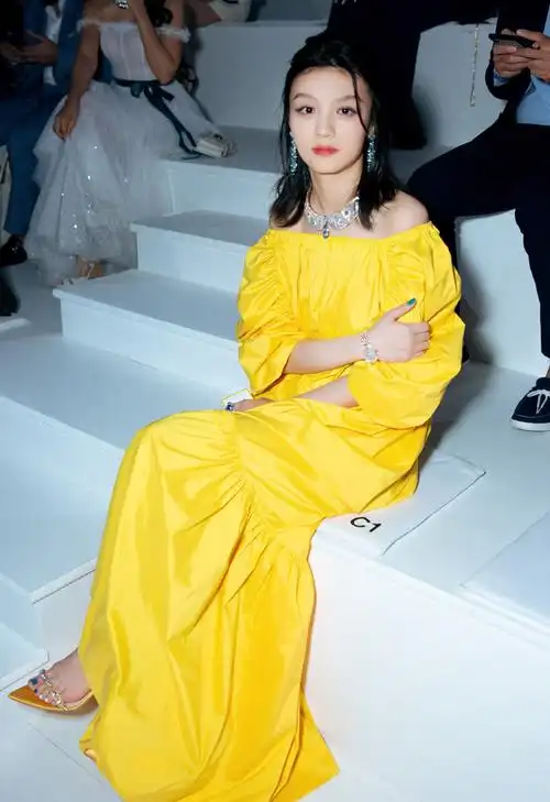 春夏中文名:春夏/国籍:中国/星座:射手座血型:b型/身高:168cm/出生地