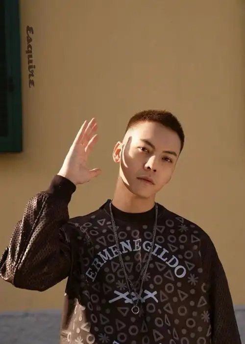 原创有"种痞"帅叫陈伟霆,看到他的寸头造型,网友:男人该有的样子