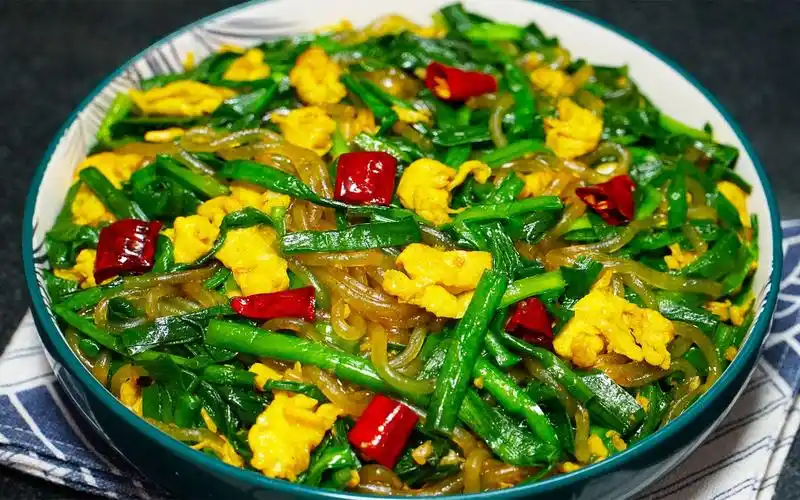 韭菜鸡蛋炒粉条来啦鲜香美味营养解馋又是一道无敌下饭菜