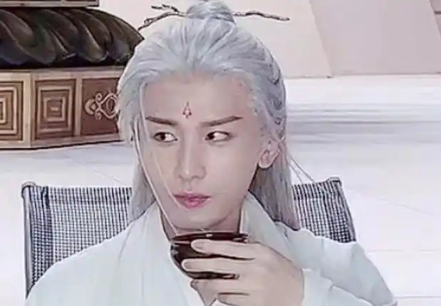 成毅素颜直播素颜美得惊人堪比修图被誉为白衣神