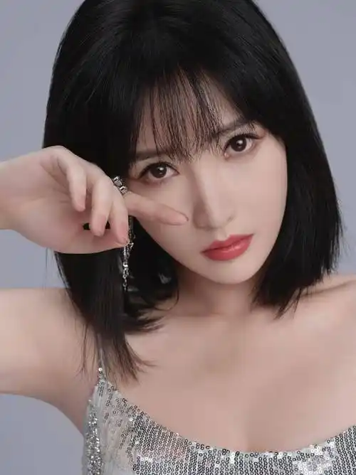 柳岩女神的高跟鞋美照_黑色_明星_尖头