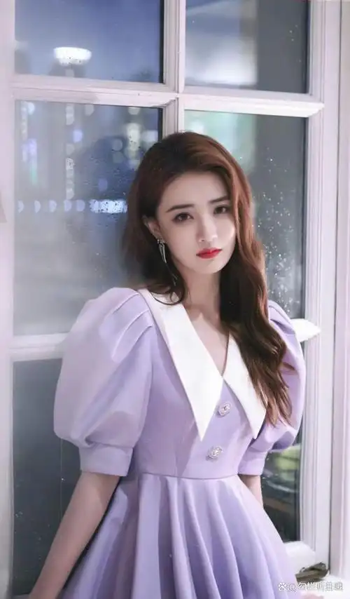 徐璐从小就展现出了对演艺事业的热爱和天赋,2013年,徐璐参演个人首部