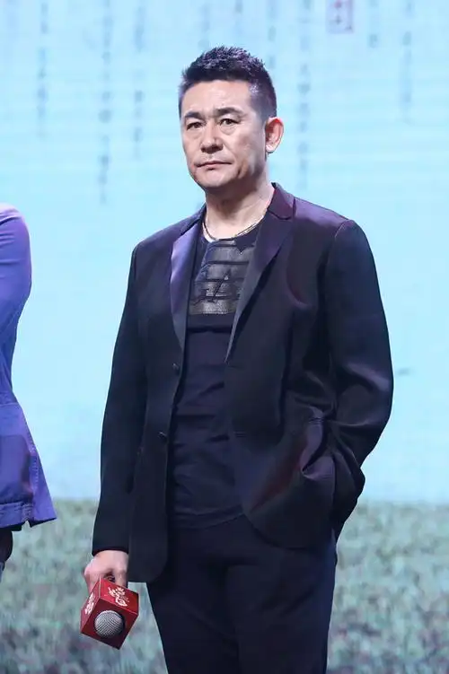 张嘉译何冰认下"白鹿cp"_新浪图片