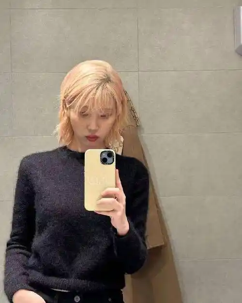 iu 染金发了?换发色的心思又蠢蠢欲动_轮廓_脸部_重心