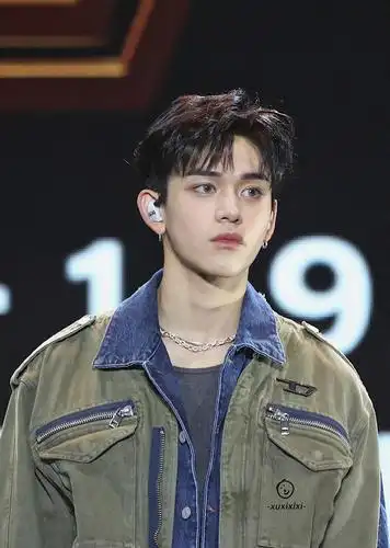 黄旭熙lucas一栋生图楼