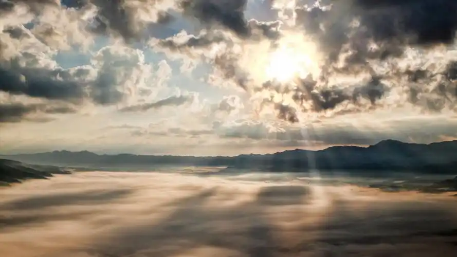 透过云彩的阳光,高清图片,电脑桌面-壁纸族