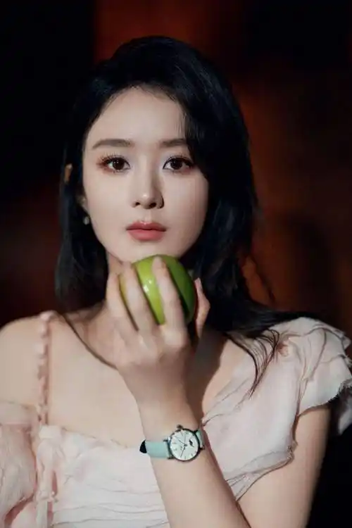 赵丽颖悦动优雅造型:尽显女神风采!