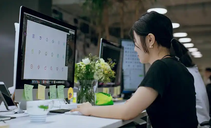 设计师日常工作照