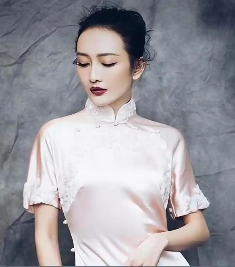 网友:颠覆认知.王鸥穿旗袍太美了,身材比例和曲线美让人惊艳