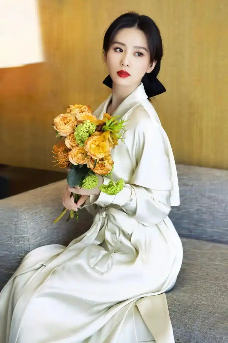 刘诗诗(原名刘诗施),1987年3月10日出生于北京 - 抖音