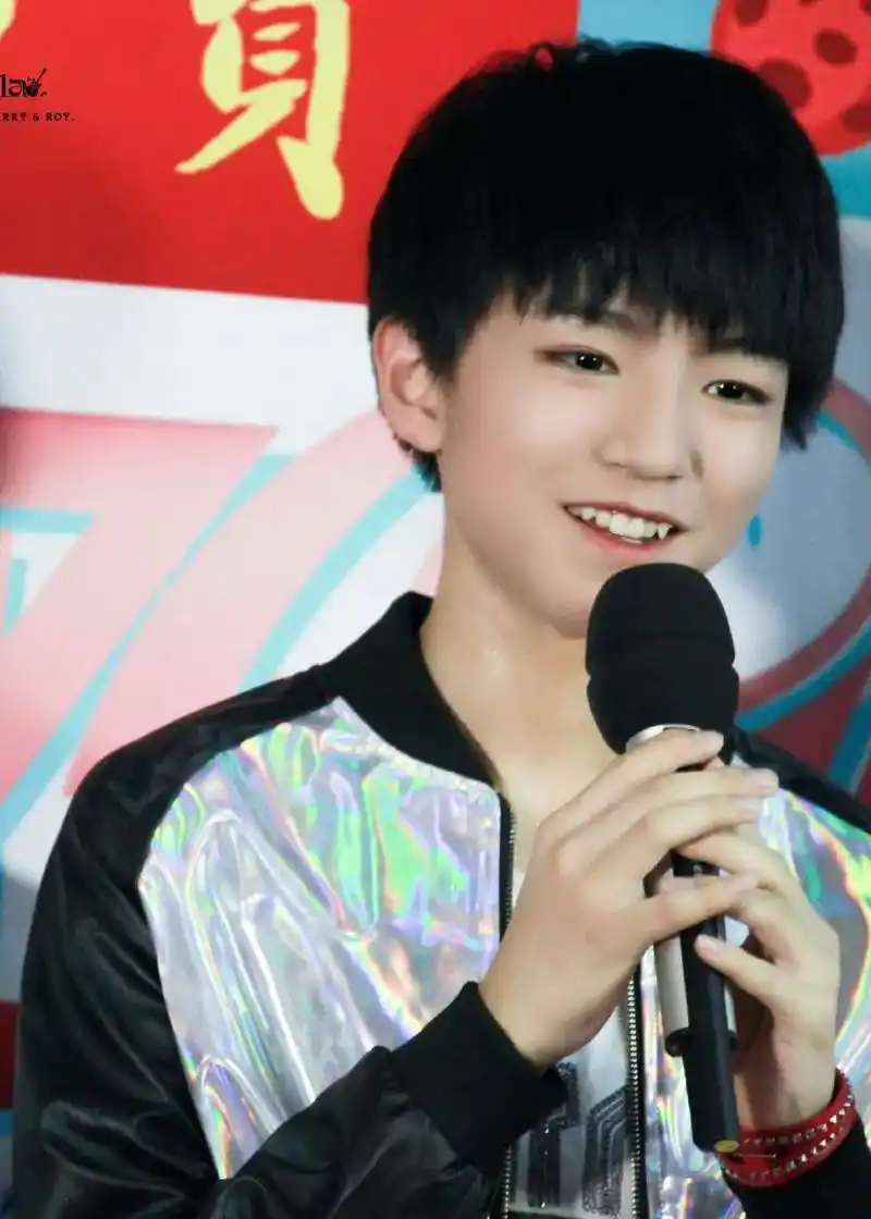 虎牙尖尖的,眼睛亮亮的(˵¯͒〰¯͒˵) #王俊凯