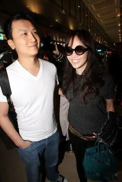 侯佩岑与老公(图片来源:重庆商报)