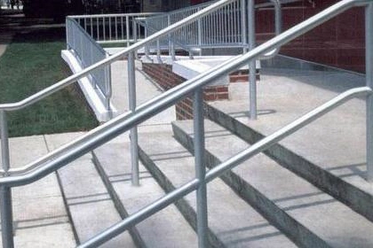 室外扶手高度是多少_漂亮女人街