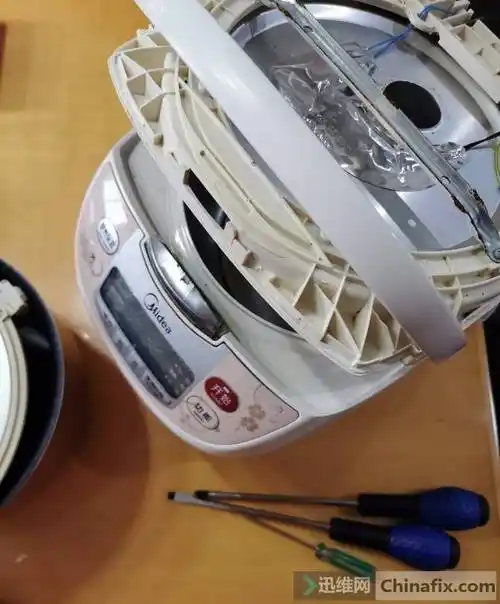 美的fs406c 电饭煲开机显示 e-- 维修一例
