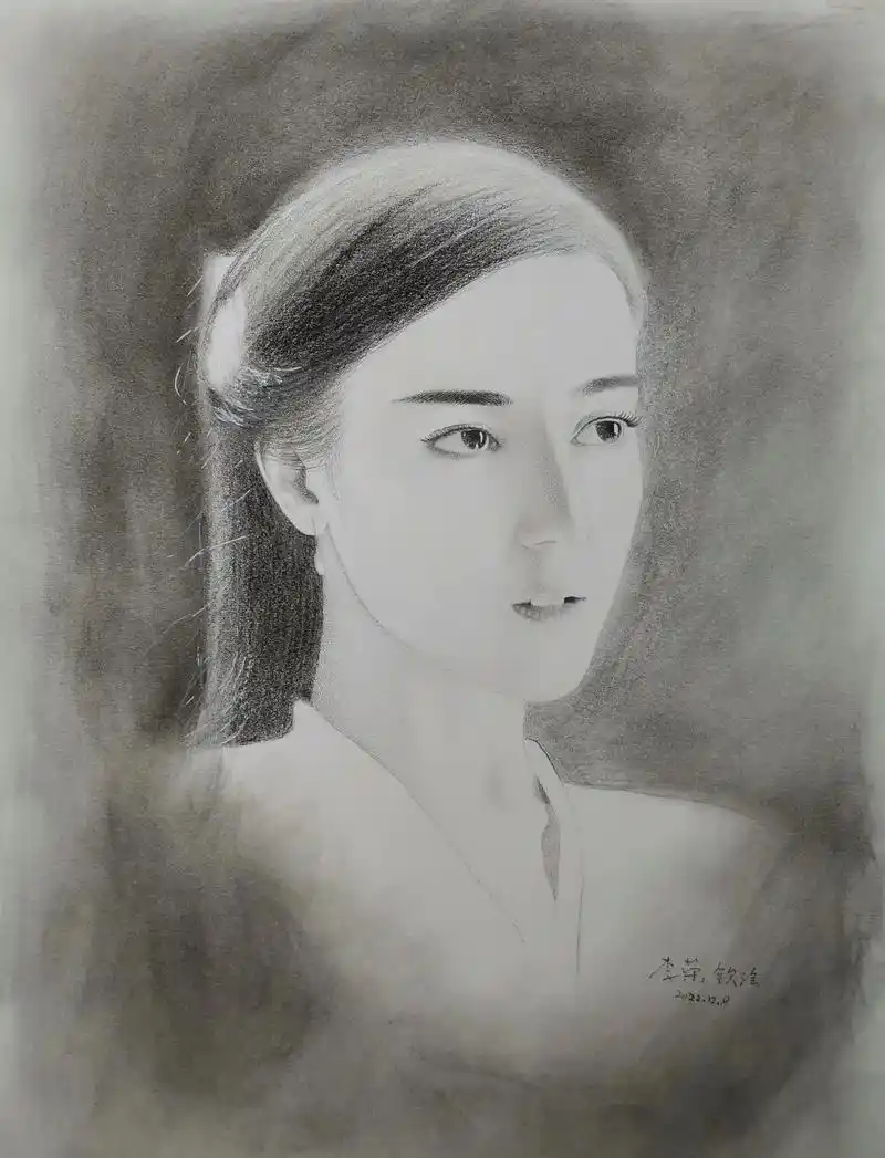 素描肖像迪丽热巴 - 抖音