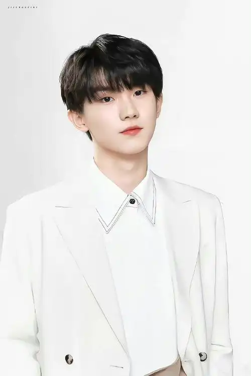 我们的歌马嘉祺白西装造型##我们的歌第四季开播##时代少年团 三载逐