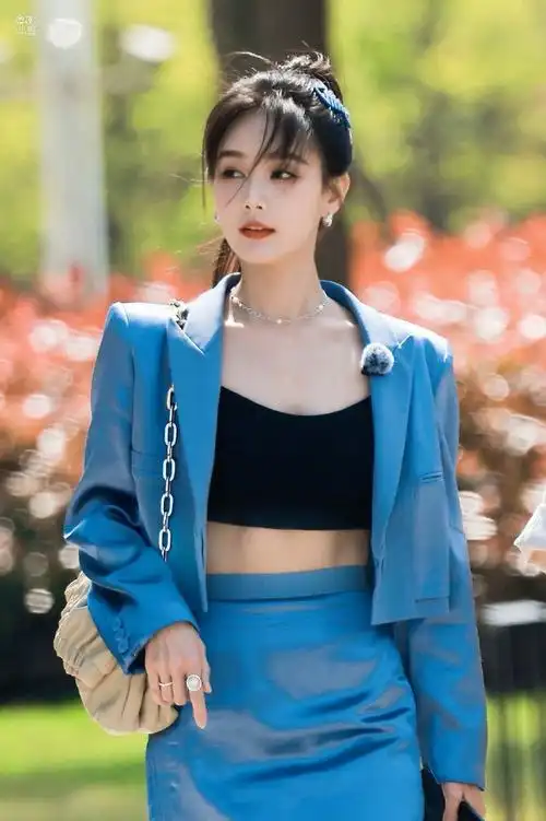 李一桐晒马甲线##李一桐的小鱼发夹