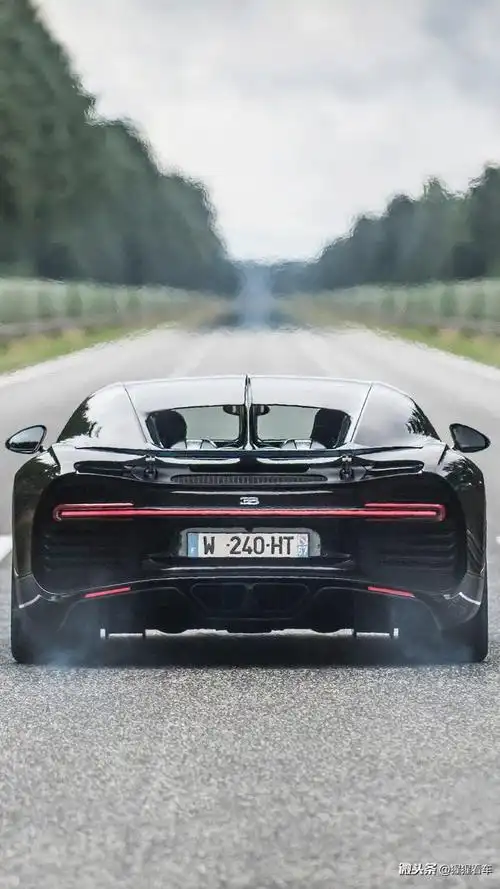 奥迪rs7布加迪chiron奔驰glr给各位老板做壁纸还能凑合不豪车与你更配