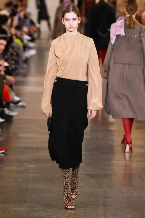 2019伦敦秋冬时装周:维多利亚·贝克汉姆 (victoria beckham) 时装秀