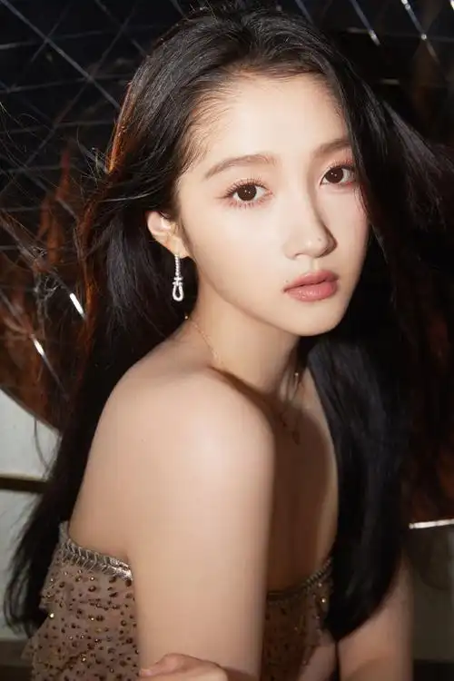 关晓彤金箔眼妆##关晓彤海口