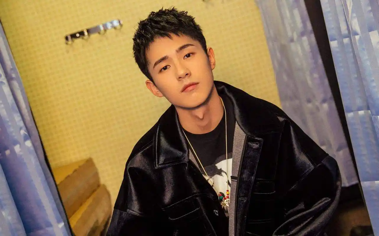 刘昊然最帅7张照片,帅气有实力的弟弟,第七张萌翻!