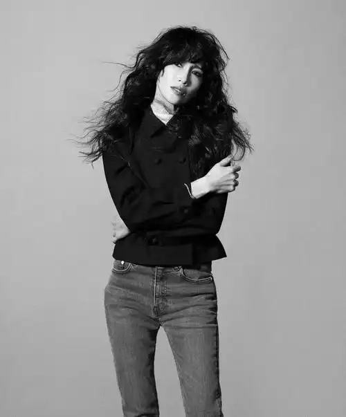 51岁工藤静香晒炸毛狮王装自称摇滚优雅撞脸巨星前任林佳树