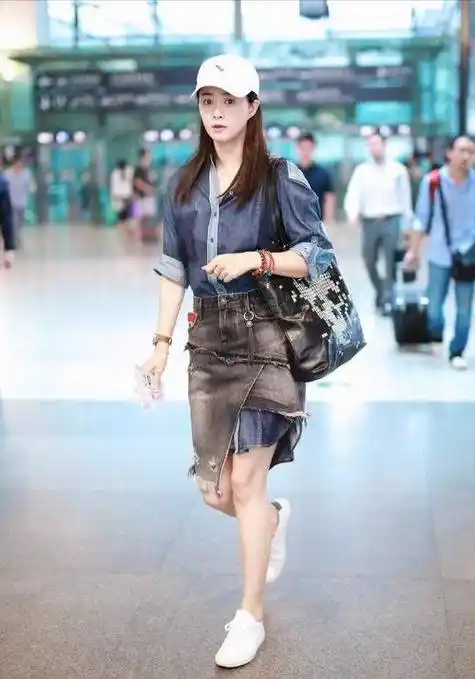 蒋欣真会穿,大骨架穿出了苗条身材_牛仔_衬衫_版型