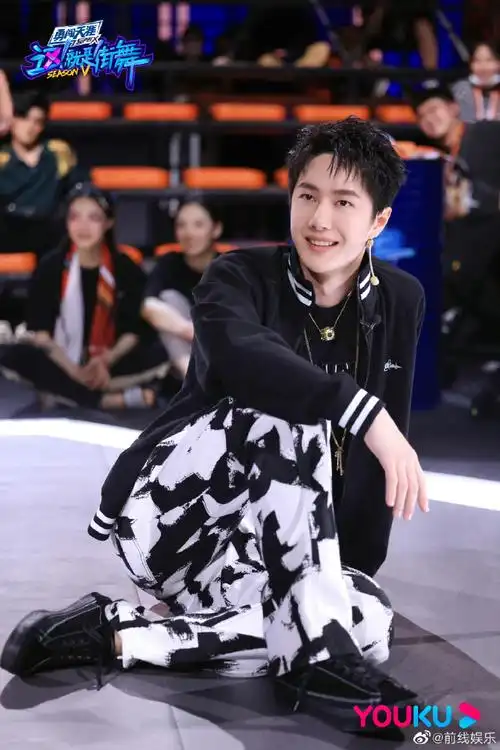 王一博听音乐跳舞dna动了##街舞5队长录制vlog上新##这就是街舞