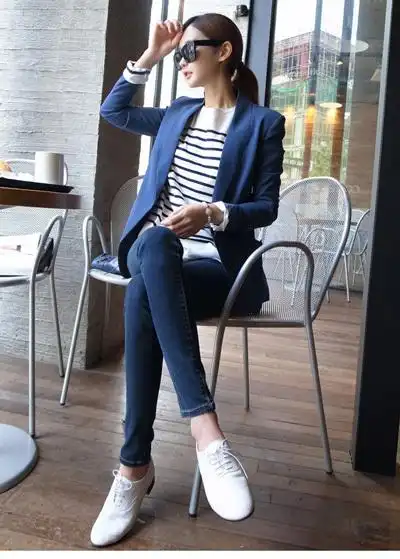 藏蓝色小西服配什么颜色的鞋