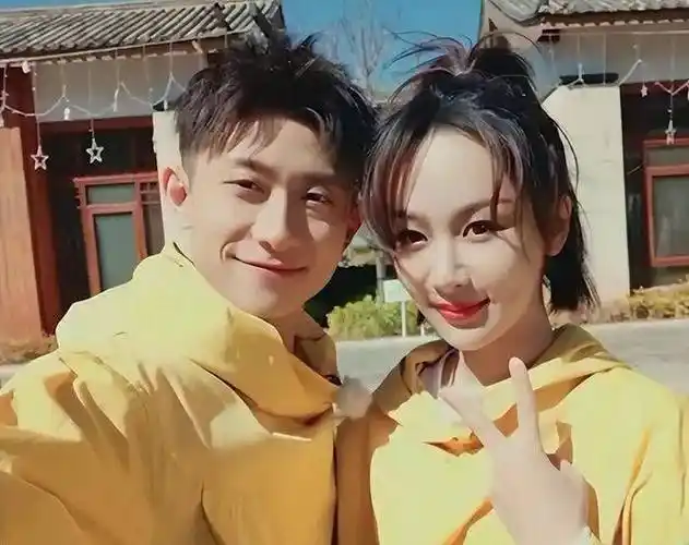 杨紫突然官宣!张一山炸上热搜:19年了,我们公开吧._角色_送祝福_感情