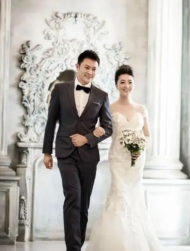 印小天&哈琳娜婚纱照