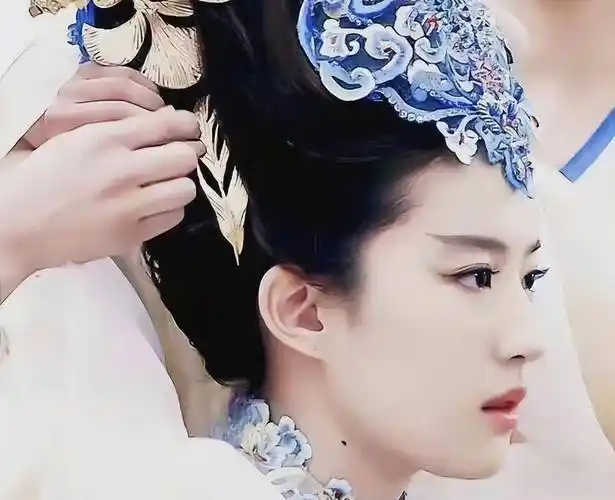 当年的我一定是"瞎"了,才会觉得刘亦菲演的白浅又丑又尴尬_女性_配饰