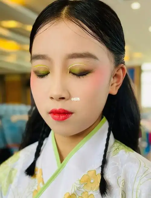 儿童汉服妆 绿色眼影怎么化好看04