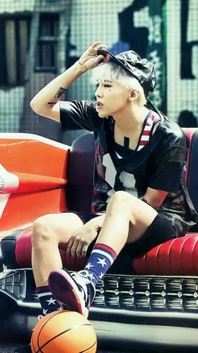 请问有没有权志龙这套高清的图