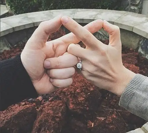 朋友圈如何高调内涵秀恩爱? 外国情侣高逼格订婚照欣赏