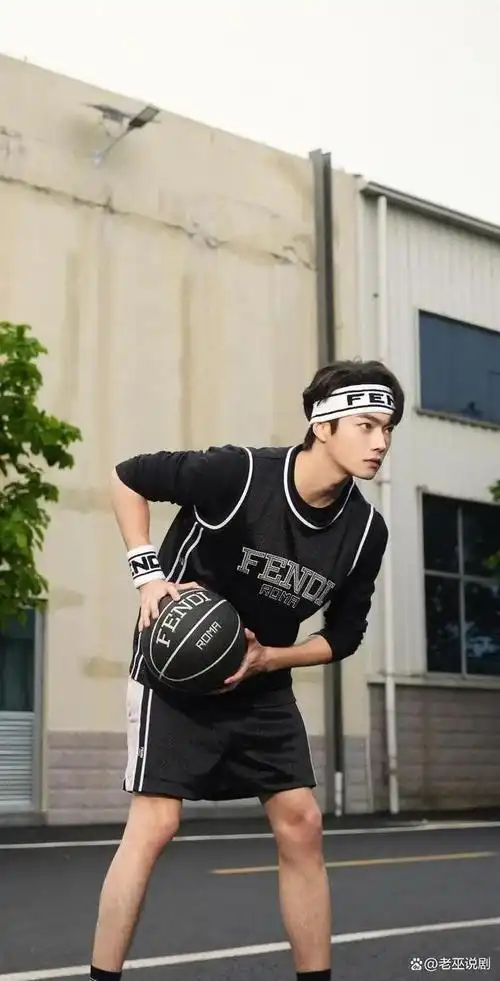 看看男明星们打篮球的精彩瞬间,太帅了,太迷人了!