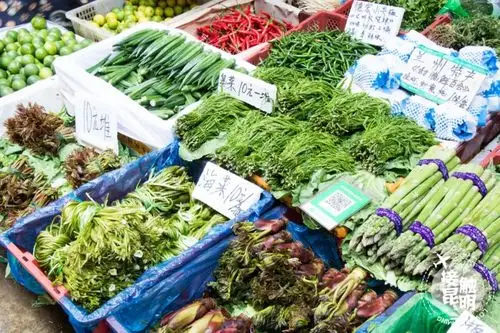 在菜市场里还能 与春天打个照面.